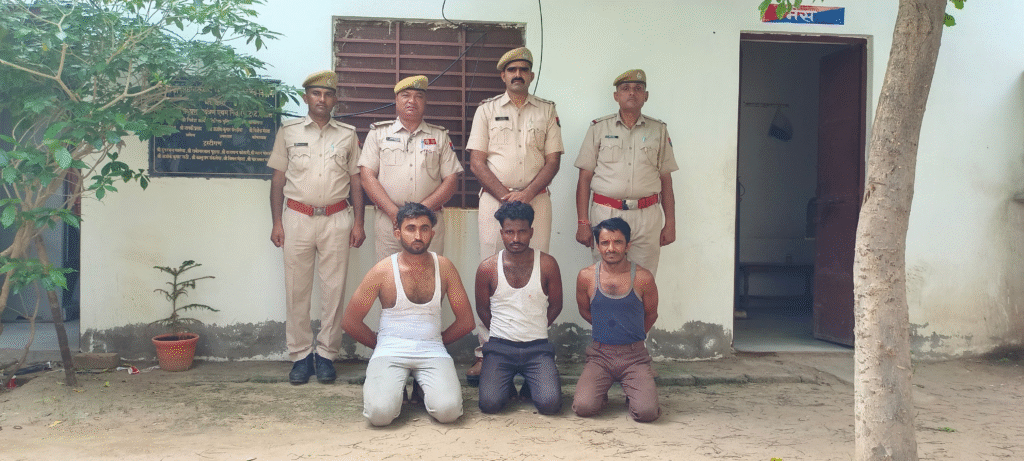 बालोतरा में "ऑपरेशन खुलासा" की बड़ी सफलता: मात्र 12 घंटे में दिनदहाड़े लूटकांड का पर्दाफाश, तीन आरोपी गिरफ्तार, लूटी गई पूरी राशि बरामद 7 Balotra News Photo