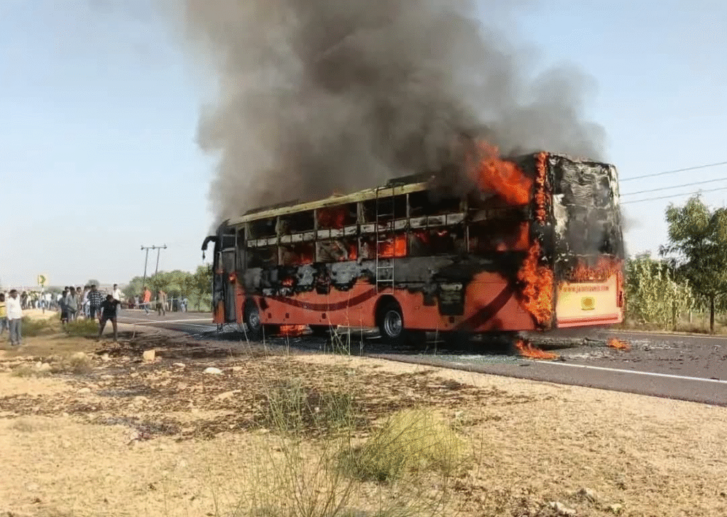 जैसलमेर बस हादसे में 20 लोगों की मौत की पुष्टि; सवाल उठे — क्या सरकार की संवेदनशीलता अब ‘वीआईपी लिमिटेड’ हो गई है? 7 Balotra News Photo