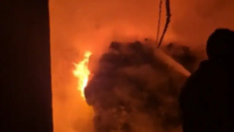 बालोतरा औद्योगिक क्षेत्र में कपड़ा फैक्ट्री में भीषण आग, लाखों का नुकसान 8 Balotra News Photo